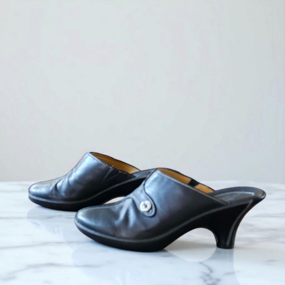 COLE HAAN LIKE NEW Black Soft Leather Heeled Mules Size 8.5 B - Picture 4 of 13